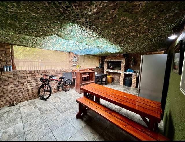 4 BEDROOM FREESTANDING FOR SALE IN COSMOSRAND
